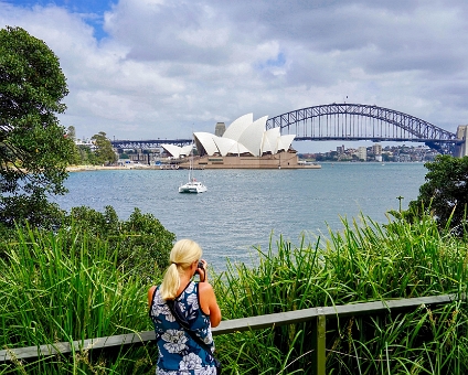 DSC02215 Uitzicht op the Opera House en Sydney Harbour Bridge.