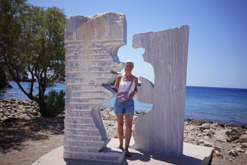 DSC00528 Skala Erossos. Een beeld van Sappho, de Griekse dichteres.